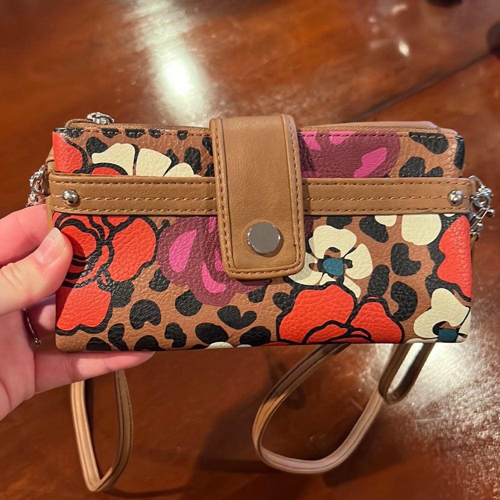 NWOT Relic crossbody/wristlet purse/wallet